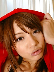 Tina Yuzuki sexy Asian model shows off her fine ass