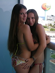 Two Amateur Teens Stripping On Hotel Balcony
