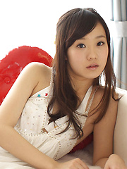Cute babe Kana Yuuki motivates us for delight with innocent body