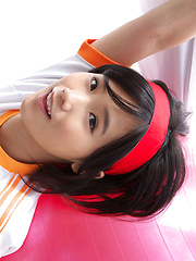 Yuzuki Hashimoto Asian does gym exercises and enjoys ice cream