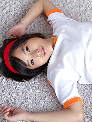 Yuzuki Hashimoto Asian does gym exercises and enjoys ice cream