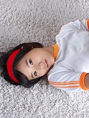 Yuzuki Hashimoto Asian does gym exercises and enjoys ice cream