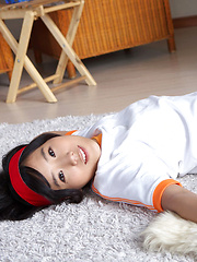 Yuzuki Hashimoto Asian does gym exercises and enjoys ice cream
