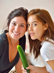 Sophia Milking Teen
