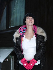 A crazy horny teenager rubs her snatch outside publicly