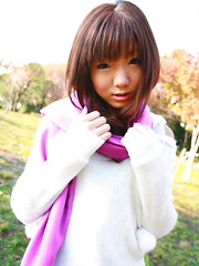 Hot babe Mahiru Tsubaki showing off with joy